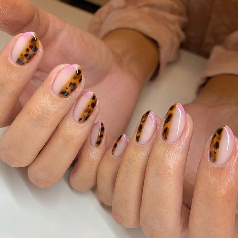 Luminary Nails, Bow Nail Designs, Nails French Tip, Funky Nail Art, Punk Nails, Minimalist Nail Art, Nail Jewels, Edgy Nails, Cute Acrylic Nail Designs