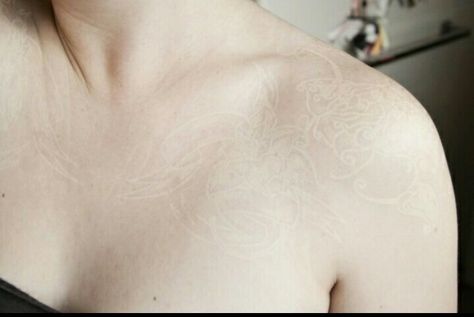 Even on very very pale skin, white ink is beautiful 💖💖 Black Light Tattoo, Tattoo Ink Colors, Tattoo White, White Tattoos, Optical Illusion Tattoo, Uv Tattoo, White Ink Tattoo, Collar Bone Tattoo, Chest Piece