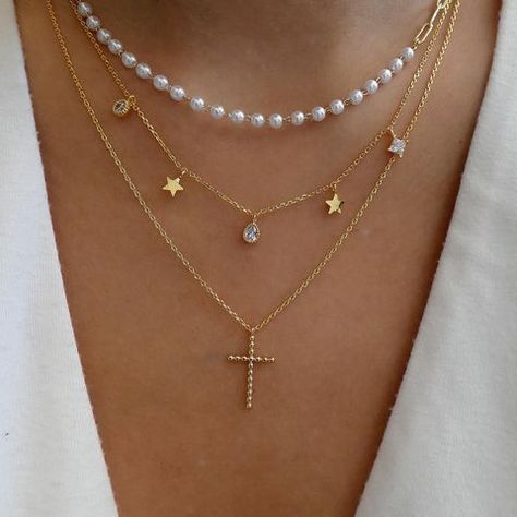 @lovestylize • Instagram photos and videos Heart Choker Necklace, Heart Choker, Star Pendant Necklace, Triangle Pendant, Butterfly Pendant Necklace, Classic Necklace, Trendy Boho, Crystal Stars, Crystal Chain