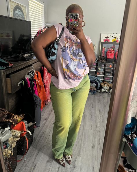 30 DAYS OF 30 LOOKS LOOK #18 | 30 Top: @walmart Jeans: thrifted (dyed by me) Bag: @poshmark Shoes: @zara Walmart Jeans, Dyed Jeans, Me Bag, Dye Jeans, Poshmark Shoes, 30 Day, Zara, Dye, China