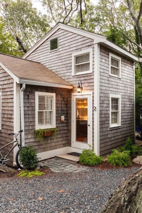 350 Sq. Ft. Tiny Cottage in Cape Cod Tiny House Towns, Cape Cod Cottage, A Small House, Tiny Cottage, Tiny House Movement, Tiny Spaces, Cabins And Cottages, Tiny House Living, Tiny House Plans