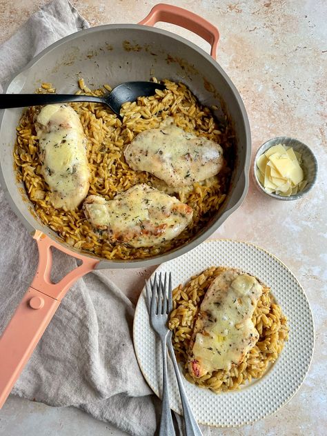 French Onion Chicken Orzo, Chicken Orzo Bake, Orzo Bake, Main Dishes Meat, Chicken And Orzo, How To Cook Orzo, French Onion Chicken, Chicken Orzo, Onion Chicken