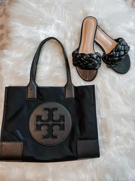 Tory Burch Tote Bag, Tote Bag Outfit, Tory Burch Tote, Tory Burch Bag Totes, Bag Outfit, Pool Bags, Braided Sandals, Weekender Bag, Cloth Bags