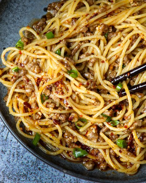 Asian Ground Beef Noodles Asian Style Beef, Asian Spaghetti, Asian Ground Beef, Ground Beef Noodles, Beef Spaghetti, Asian Noodle Dishes, Beef Noodles, Ground Beef Pasta, Asian Noodle Recipes