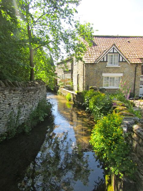 Thornton-le-Dale: Why You Need To Visit This Charming Yorkshire Village - Away With Maja Thornton Le Dale, Yorkshire House, Yorkshire Village, Coastal Houses, Rustic Coastal Decor, Visit York, Country Cottage Homes, Traveling Ideas, Cotswolds England