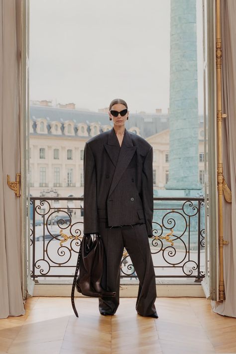 Balenciaga Suit, Balenciaga Blazer, Grey Blazers, Mens Designer Blazers, Cristobal Balenciaga, Balenciaga Spring, Balenciaga Fashion, Balenciaga Men, Resort 2024