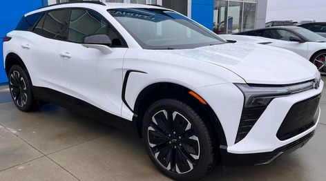 Chevy Blazer EV RS Chevy Blazer Rs Black, Blazer Chevy, 2023 Chevy Blazer, White Chevy Blazer, Chevy Blazer 2024, Chevrolet Blazer, Amazing Cars, Chevy, Suv