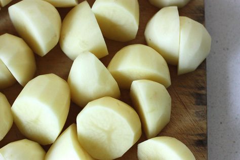 Roast Potatoes - raw Freezing Potatoes, Freezing Meals, Handmade Food Gifts, Freeze Food, Freezing Food, Preserving Foods, Freezer Food, Frozen Potatoes, Rice Side