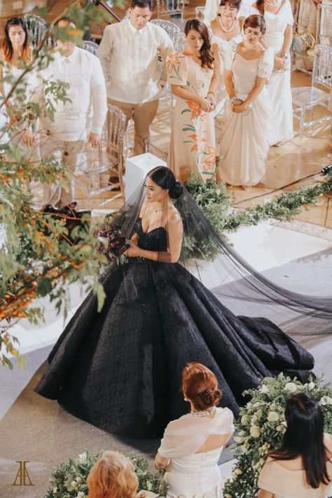 Wedding Dresses Ball Gown Lace, A Black Wedding, Dark Wedding Theme, Black Wedding Gowns, Black Wedding Dress, Dark Wedding, Black Bridal, Sophisticated Bride, Black Bride