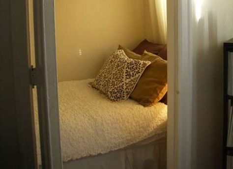 A bedroom in a closet! Great idea for living in a studio or making a tiny guest room if you don't have an extra bedroom Bedroom In A Closet, Tiny Guest Room, Sleeping Nook, Bed Nook, Bedroom Nook, Built In Bed, Extra Bedroom, King Bedroom, Bed In Closet