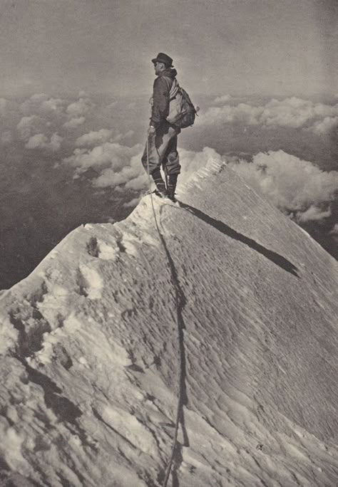 Mountaineering Climbing, Ice Climbing, Mountain Climbing, Photo Vintage, Extreme Sports, Machu Picchu, Top Of The World, Rock Climbing, Mountaineering