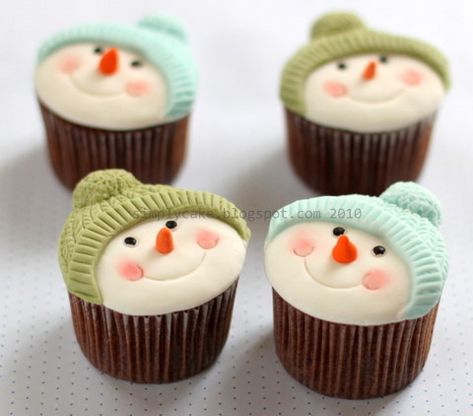 snowman cupcake, via Flickr. Cupcakes Bonitos, Snowman Cupcakes, Torte Cupcake, Creative Cupcakes, Love Cupcakes, Christmas Cupcakes, Cute Cupcakes, Childrens Christmas, Yummy Cupcakes