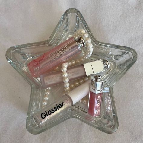 Dior Lip Gloss, Dior Lipgloss, Y2k Makeup, Dior Lip, Dior Lip Glow, Glossier Gloss, Dior Addict Lip, Star Makeup, Pretty Star