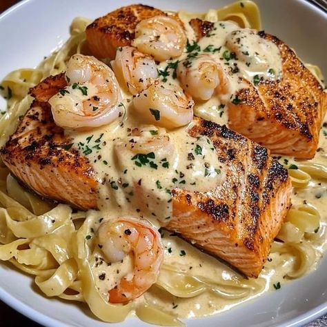 Shrimp And Salmon Alfredo, Salmon Recipes Aesthetic, Salmon And Shrimp Fettucini Alfredo, Salmon Dinner Ideas Aesthetic, Shrimp Pasta Aesthetic, Healthy Food Dishes, Food Recepie, Cooking Salmon, Food Obsession