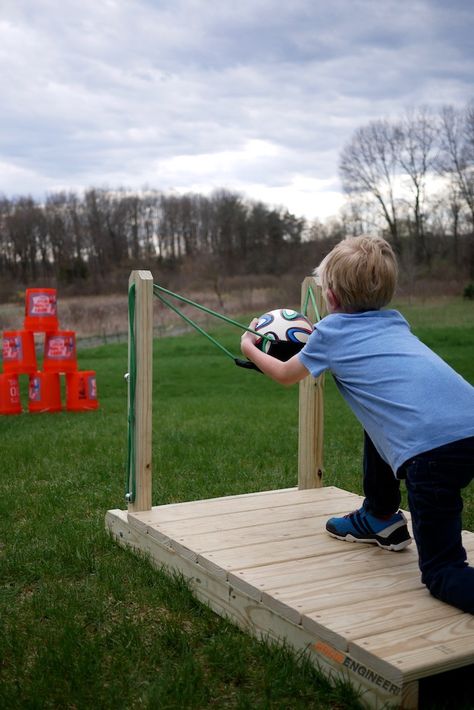 If you're having an outdoor wedding, lawn games are a fun way to make sure your guests are totally entertained! Great for cocktail hours and receptions. Diy Yard Games, Outside Games, Woodworking For Kids, Backyard Playground, Yard Games, Backyard Games, Lawn Games, Diy Yard, Diy Games