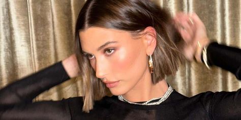 Super-short "extreme bobs" are everywhere, from Hailey Bieber to Kerry Washington. Here's everything you need to know about the haircut trend, straight from the pros. Cool Haircuts For Girls, Latest Haircuts, Corte Bob, Girl Haircut, Haircut Inspiration, Bright Blonde, Round Face Haircuts, Celebrity Hair Stylist, Trending Haircuts