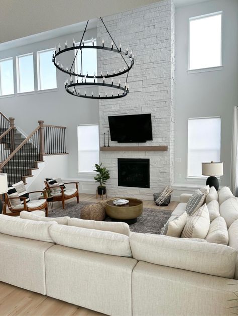 Living Room Designs Modern Luxury, Large Living Room Layout, Farmhouse Fireplace Decor, Living Room Designs Modern, Open Living Room Design, High Ceiling Living Room, Barn Style House Plans, Living Room Design Inspiration, Modern Farmhouse Living Room