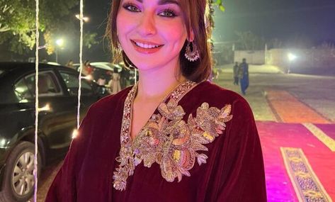 Hania Amir Dresses, People With Dimples, Hania Aamir, Throwback Photos, Desi Dress, Hania Amir, Pakistani Street Style, Red Dress Makeup, Comedy Film