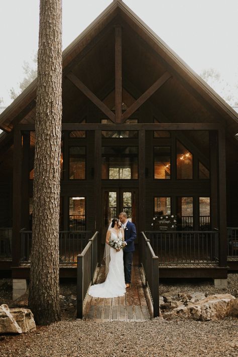 Oklahoma Elopement, Log Cabin Wedding, Oklahoma Cabins, Broken Bow Cabins, Oklahoma Wedding Venues, Broken Bow Oklahoma, Low Key Wedding, Clear Beaches, Airbnb Wedding