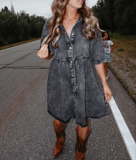 Denim dress boho western dress style ootd Amazon button up dress Gray Denim Dress Outfit, Summer Denim Dress, Black Denim Dress, Denim Dress Outfit, Denim Dress Summer, Dress Amazon, Amazon Clothes, Perfect Denim, Summer Denim