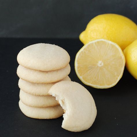 Lemon Chewies | Endlessly Inspired Lemon Chewies, Desserts Vegan, Delicious Cookie Recipes, Lemon Cookies, Vegan Treats, Lemon Recipes, Vegan Sweets, Vegan Cookies, Cookies Recipes Christmas