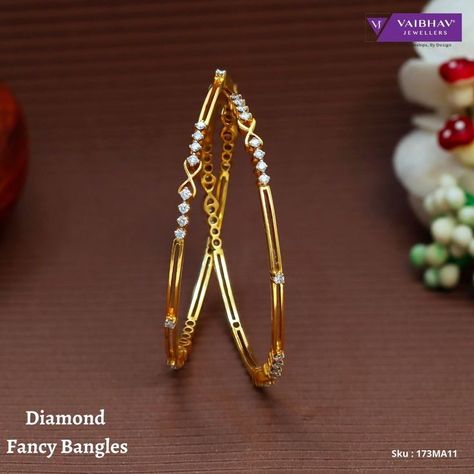 Vaibhav Jewellers 18k Diamond Fancy Studded Bangle 173MA11 Antique Necklaces Design, Gold Bangles For Women, New Gold Jewellery Designs, Antique Gold Jewelry Indian, Gold Bangle Set, Modern Gold Jewelry, Gold Mangalsutra Designs, Jewelry Set Design, Bangles Design