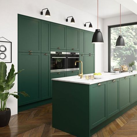 dark green modern kitchen with black light fixtures and herringbone wood flooring Kitchen Trends 2020, Green Kitchens, Model Dapur, Dark Green Kitchen, Desain Pantry, Kabinet Dapur, Green Kitchen Cabinets, Interior Vintage, Green Cabinets