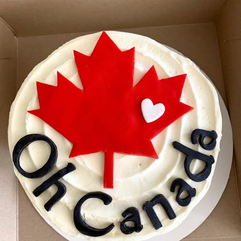 2D fondant red maple leaf Canada Cupcakes Ideas, India To Canada Cake Designs, Canada Cake Ideas, Canada Cake Design, Canadian Flag Cake, Maple Leaf Cake, Canada Day Cake, Canada Cake, Bon Voyage Cake