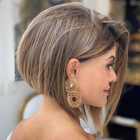 Medium Stacked Haircuts, Stacked Angled Bob, Bob Haircut Back View, Short Stacked Haircuts, Κούρεμα Bob, Line Bob Haircut, Angled Bob Haircuts, Stacked Haircuts, Angled Bob Hairstyles