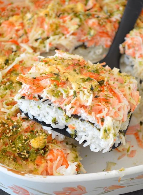 Sushi Burger, Sushi Bake, California Roll, Sushi Chef, Hawaiian Food, Sushi Recipes, Asian Dishes, Fish Recipes, Mouth Watering