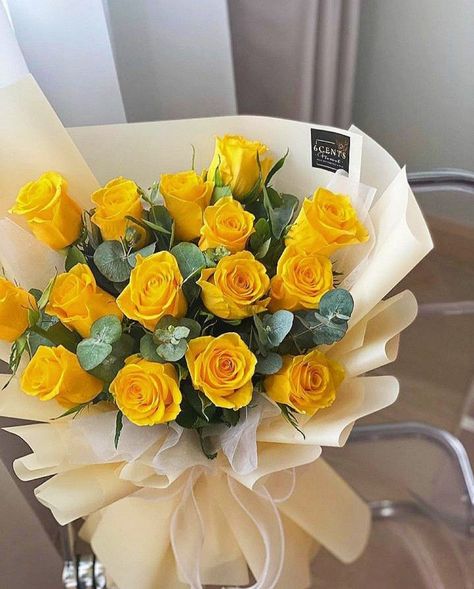 Bouquet Of Yellow Roses, Yellow Rose Flower Arrangement, Yellow Roses Bouquet Aesthetic, Yellow Flower Bouquet Aesthetic, Yellow Bouquet Aesthetic, Yellow Roses Aesthetic, Yellow Roses Arrangement, Yellow Bouquet Flowers, Yellow Wedding Aesthetic