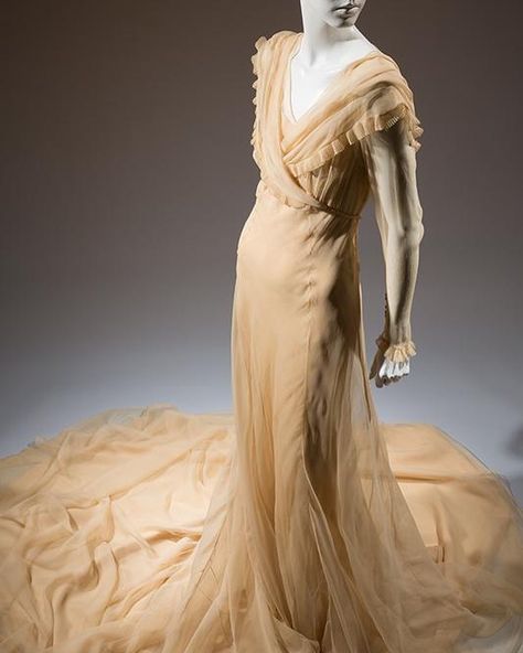 1937, France • Silk wedding dress • The Museum at FIT ♡ #1937 #1930s #1930sfashion #weddingdress #weddinggown #dress #gown #costume… | Instagram 1930s Wedding Dress, Gown Costume, Vintage Evening Gowns, 1930 Fashion, Sheer Wedding Dress, Century Dress, Silk Wedding Dress, Wedding Gowns Vintage, 1930s Fashion