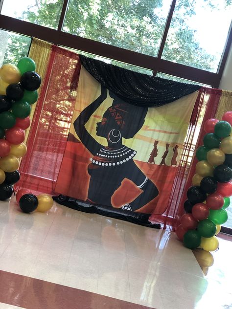 African Themed Backdrop, African Event Decor Ideas, African Safari Party Decorations, African Themed Birthday Party, Africa Theme Party Decorations, Nigerian Party Decorations, African Theme Party Decorations, African Decorations Party, African Centerpieces Ideas