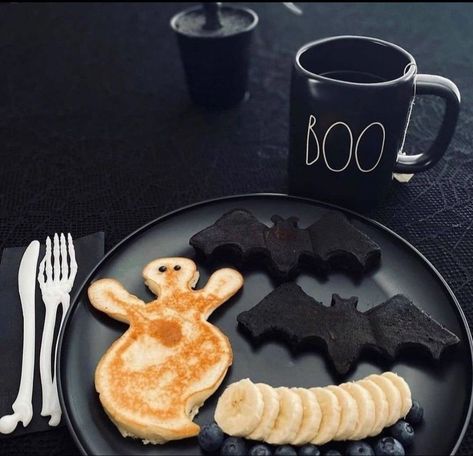 Postres Halloween, Halloween Breakfast, Spooky Food, Spooky Szn, Think Food, Halloween Vibes, Halloween Snacks, Halloween Autumn, Halloween Aesthetic