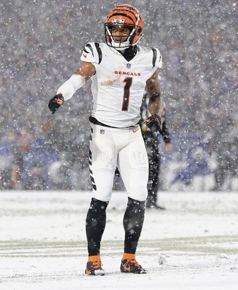 Ja’marr Chase, Jamar Chase, Jamarr Chase, Cincinnati Bengals Football, Football Pics, Bengals Football, Football Stars, Nfl Photos, Football Pictures