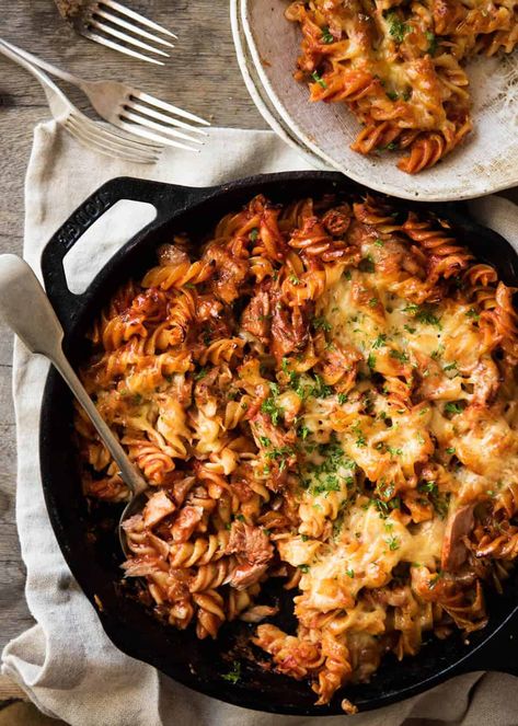 Everybody should know how to make a truly delicious Tuna Pasta Bake, for all those times when your cupboards are bare! www.recipetineats.com Tuna Pasta Bake Recipe, Tuna Spinach, Tuna Bake, Spinach Pasta Bake, Tuna Pasta Bake, Canned Tuna Recipes, Pasta Bake Recipe, Tuna Casserole Recipes, Tuna Casserole