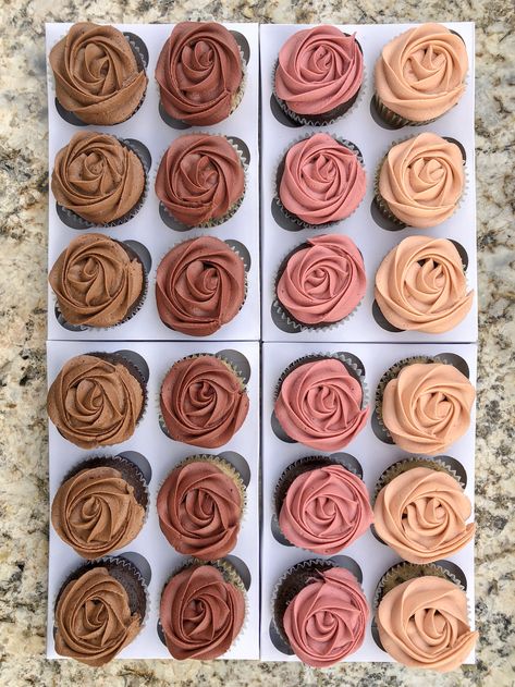 Burgundy and cream cupcakes Wedding Boho Cupcakes, Cream Color Cupcakes, Fall Wedding Cupcakes Ideas Simple, Terracotta Wedding Cupcakes, Terracotta Cupcakes, Boho Theme Cupcakes, Boho Wedding Cupcakes, Bridal Cupcakes, Cuddle Season