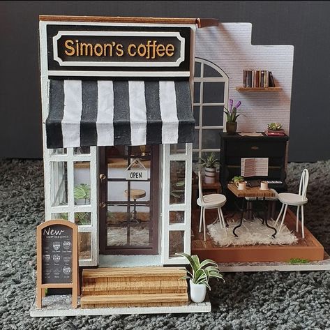 Cafe Diorama, Cafeteria Vintage, Mini Cafeteria, Miniature Cafe, Mini Cafe, Flower Cafe, Sidewalk Cafe, Architecture Model Making, Art Decor Diy