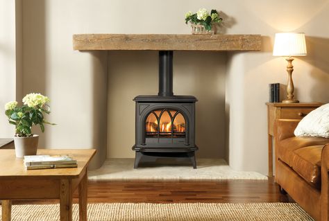 A popular stove in the Gazco range, the Huntingdon 30 gas stove successfully combines refined styling with efficient heating technology. The Huntingdon 30 Best Wood Burning Stove, Woodburning Stove Fireplace, Wood Burner Fireplace, Wood Burning Stoves Living Room, Log Burner Fireplace, Log Burner Living Room, Design Camino, Freestanding Fireplace, Stove Fireplace