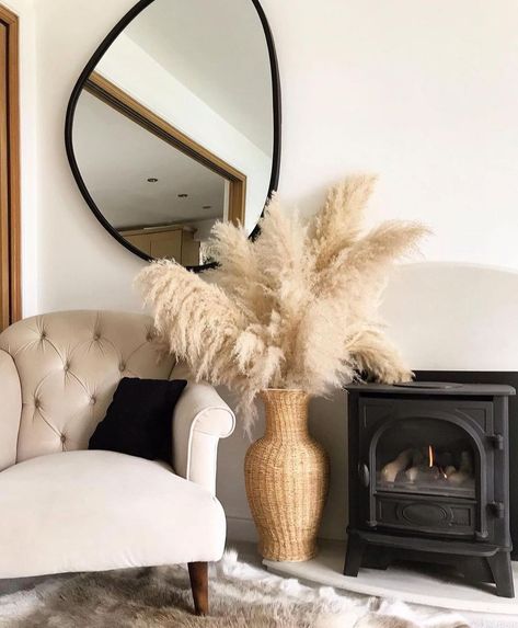 neutre crémeux on Instagram: “@thepampasplaceuk ✨” Dried Pampas Grass Decor, Home Wedding Decor, Dried Pampas, Grass Decor, Pampas Grass Decor, Fake Flower, Vase Fillers, Farmhouse Homes, Pampas Grass