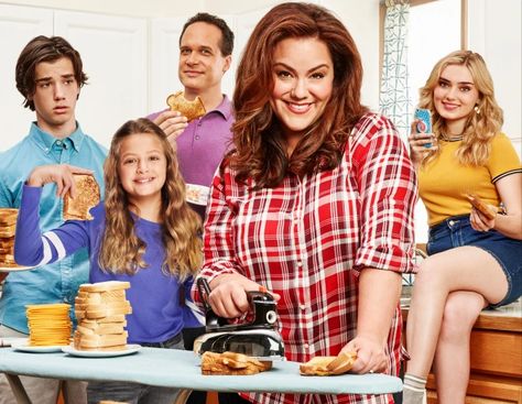 Katie Otto, American Housewife, Peyton Meyer, Ali Wong, Meg Donnelly, Chloe Brown, American Series, Sleepover Ideas, 5 Image