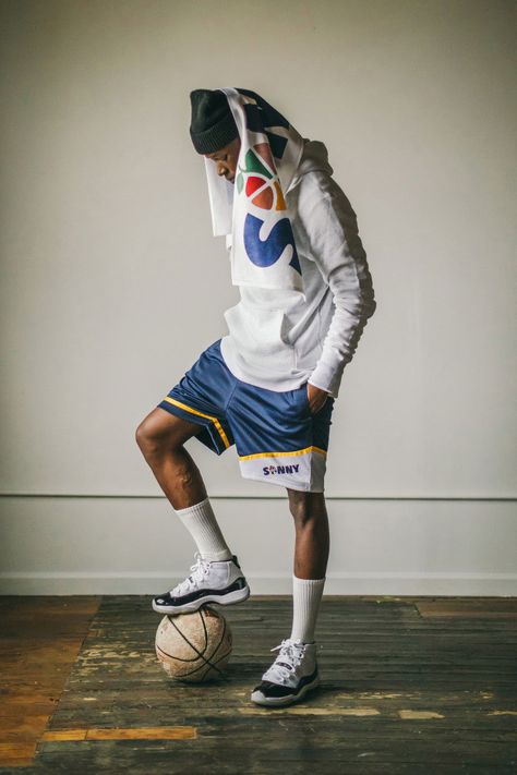 aime leon dore sonny new york lookbook 2018 fall capsule fashion Basketball Editorial, 90s Hiphop Fashion, Sportswear Editorial, Nyc Basketball, Athletic Photoshoot, Sport Photoshoot Ideas, Socks Photography, Street Basketball, Sport Portraits