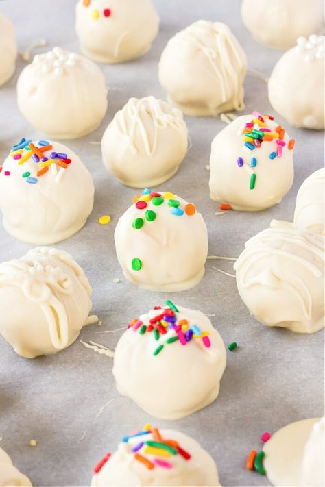 Vanilla Cake Balls Recipe Easy, Small Batch Cake Pops, Cake Pops With Almond Bark, Cake Pops Without Sticks, Easy Cake Balls Recipe, Cake Balls Recipe Easy, Cake Balls With Cream Cheese, Vanilla Cake Balls, Wedding Cake Balls