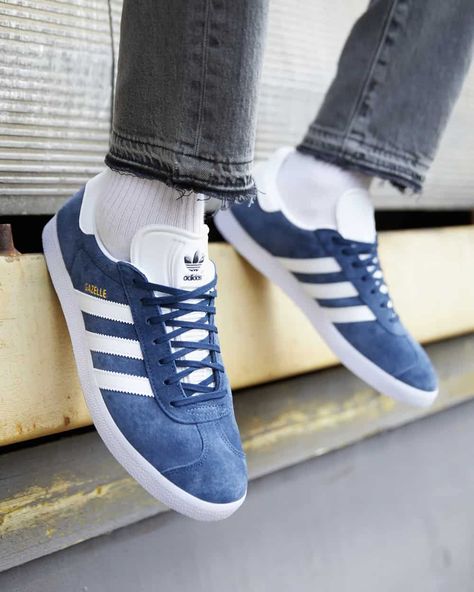 Blue Gazelle Adidas Outfit, Adidas Gazelle Outfit Men, Blue Shoes Outfit, Adidas Gazelle Outfit, Gazelle Adidas, New Sneaker Releases, Adidas Originals Gazelle, Adidas Shoes Mens, Basket Vintage