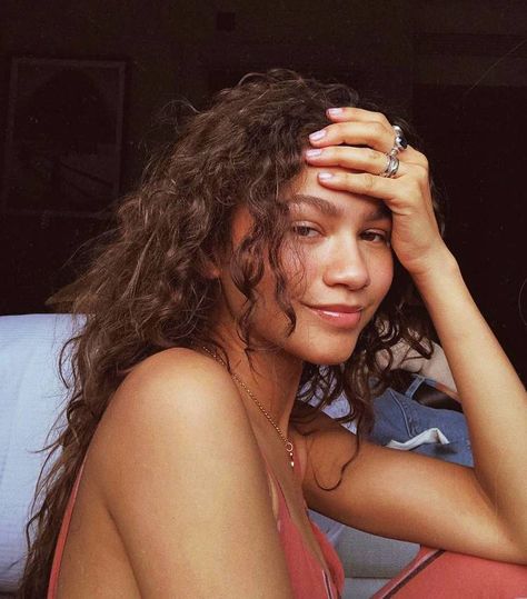 How to Prevent Hormonal Acne | Byrdie Mode Zendaya, Estilo Zendaya, Zendaya Style, 90's Fashion, Zendaya Coleman, Irina Shayk, Festival Looks, Natalie Portman, Adriana Lima