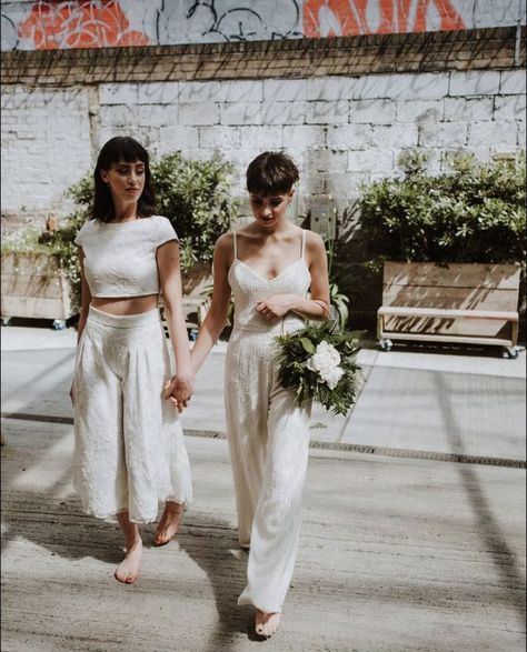 Lesbian Bride Outfit, Enby Wedding, Queer Wedding Outfit, Cosy Wedding, Wlw Wedding, Wedding Vans, Queer Women, Women Images, Queer Weddings