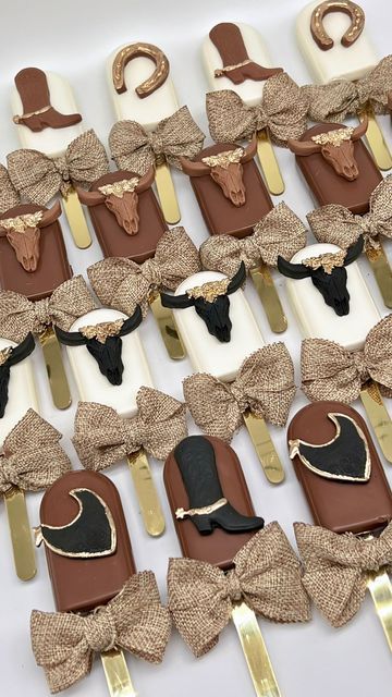 Country Party Desserts, Western Themed Treats, Western Party Desserts, Cowboy Treat Table, Cowboy Theme Treat Table, Cowboy Treats, Western Cake Pops, Rodeo Cakesicles, Cowboy Dessert Table