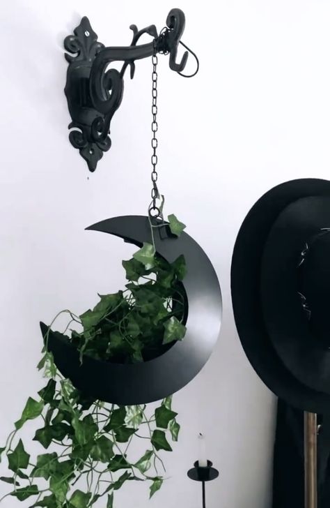 Industrial Witch Decor, Witchy Entryway Decor, Goth Witch Home Decor, Goth Patio Ideas, Earthy Goth Aesthetic Home, Summer Goth Decor, Plant Goth Aesthetic, Gothic Outdoor Decor, Whimsy Goth Home Decor