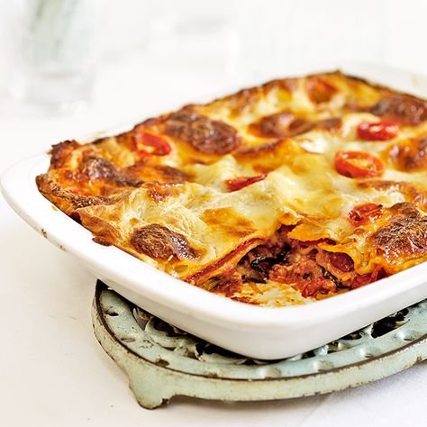 You won’t miss the meat with this delicious roasted vegetable lasagna Roasted Vegetable Lasagne, Vegetarian Lasagne, Vegetable Lasagne, Lasagne Recipes, Best Vegetarian Recipes, Bbc Good Food, Roasted Vegetable, Homemade Tomato Sauce, Tortellini Soup