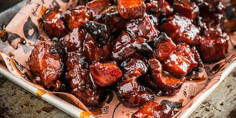 Traeger Pro Team member Matt Pittman's recipe for Pork Belly Burnt Ends is popular for a reason. Pork belly is slow smoked then tossed in sauce and sugar and cooked down to caramelized perfection. Traeger Cooking, Brisket Recipes Smoked, Pork Belly Burnt Ends, How To Make Bbq, Traeger Grill Recipes, Bbq Meats, Pork Rub, Burnt Ends, Pork Belly Recipes